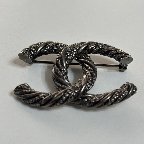 CHANELAuthentic Silver Ruthenium Twisted CC Brooch Luxury Pin Textured - Picture 7 of 11